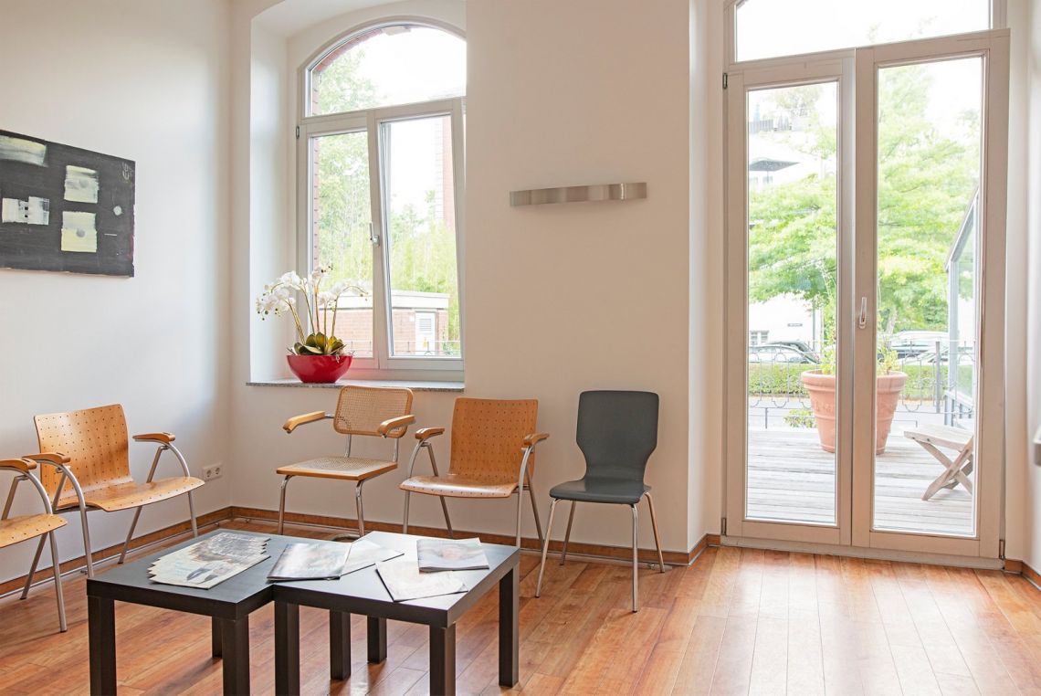 Warteraum für Patienten im MVZ für Gesundheit Krefeld - Urologie (Bismarckplatz)